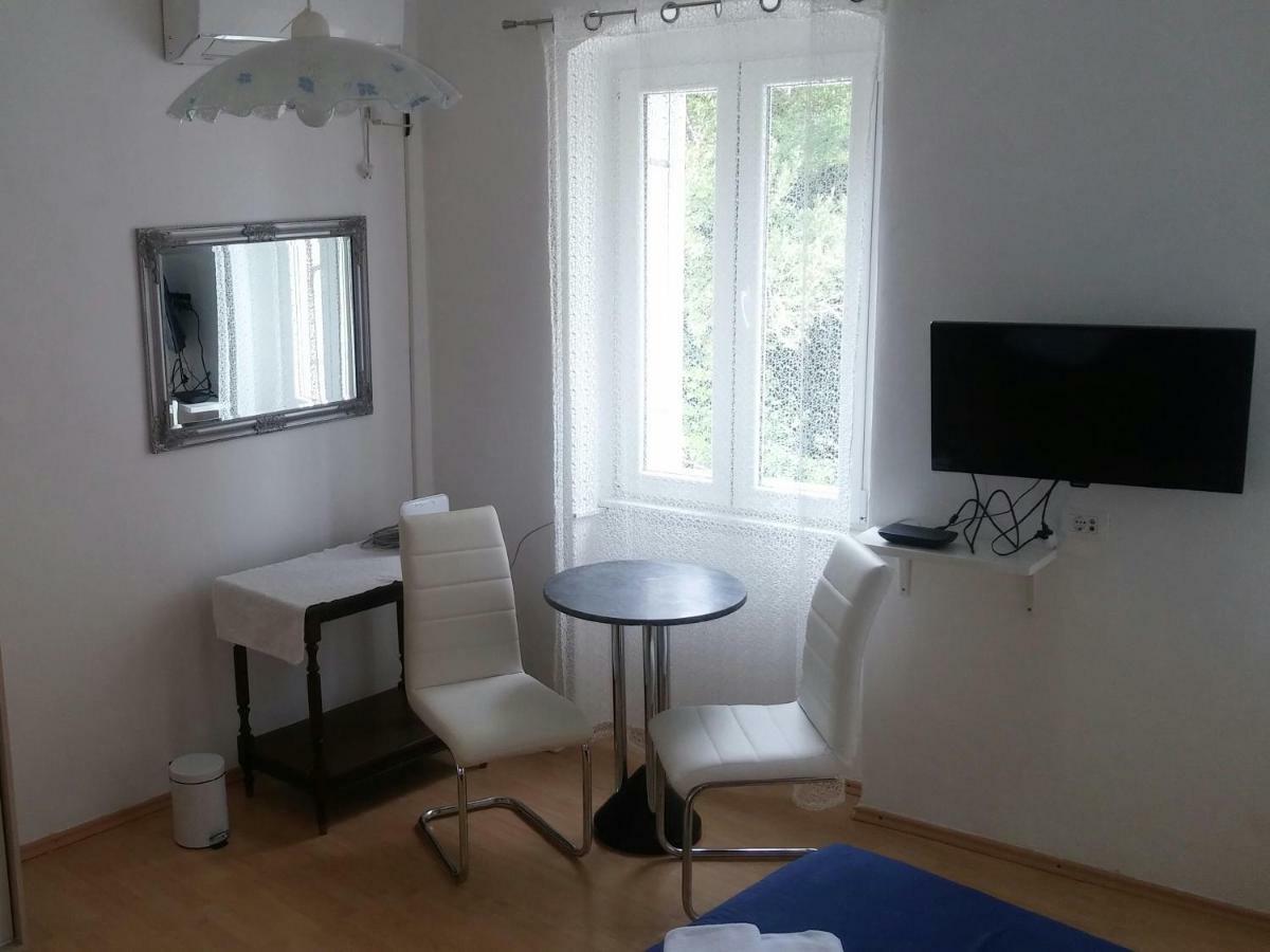 Family House Nerezine Apartman Kültér fotó